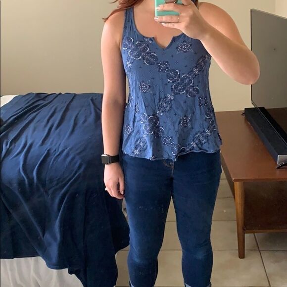 🔹4/$25 Blue paisley print tank - Picture 2 of 5